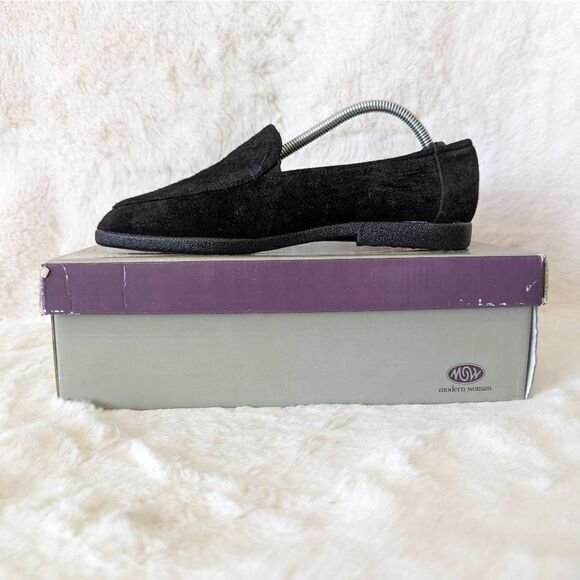 NIB VTG Modern Women Slip On Loafers Shoes Suede Close Toe Black 7.5 - Picture 2 of 12